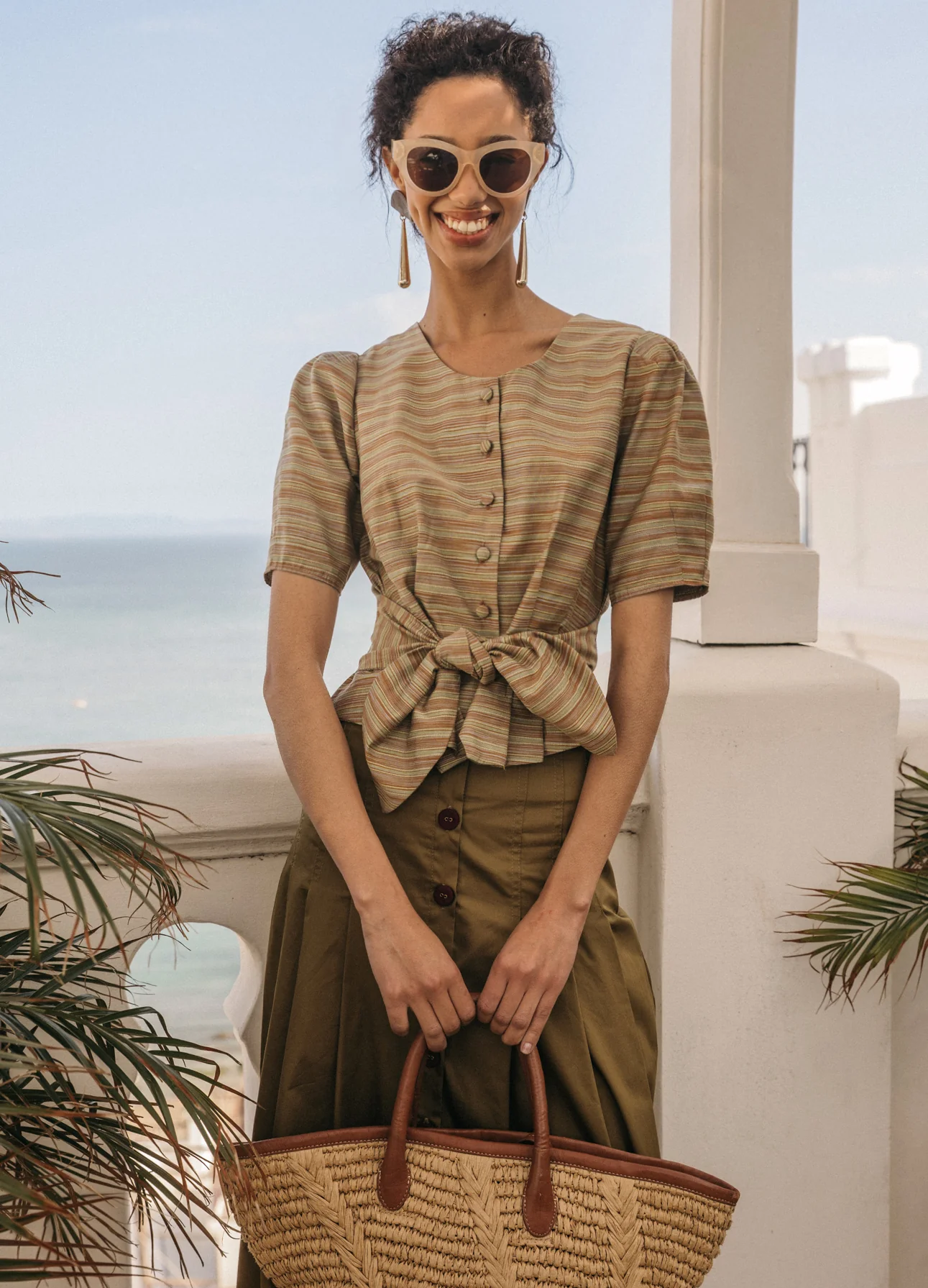 Conjunto de top y falda kakhi Rowan-Simone - Image 3