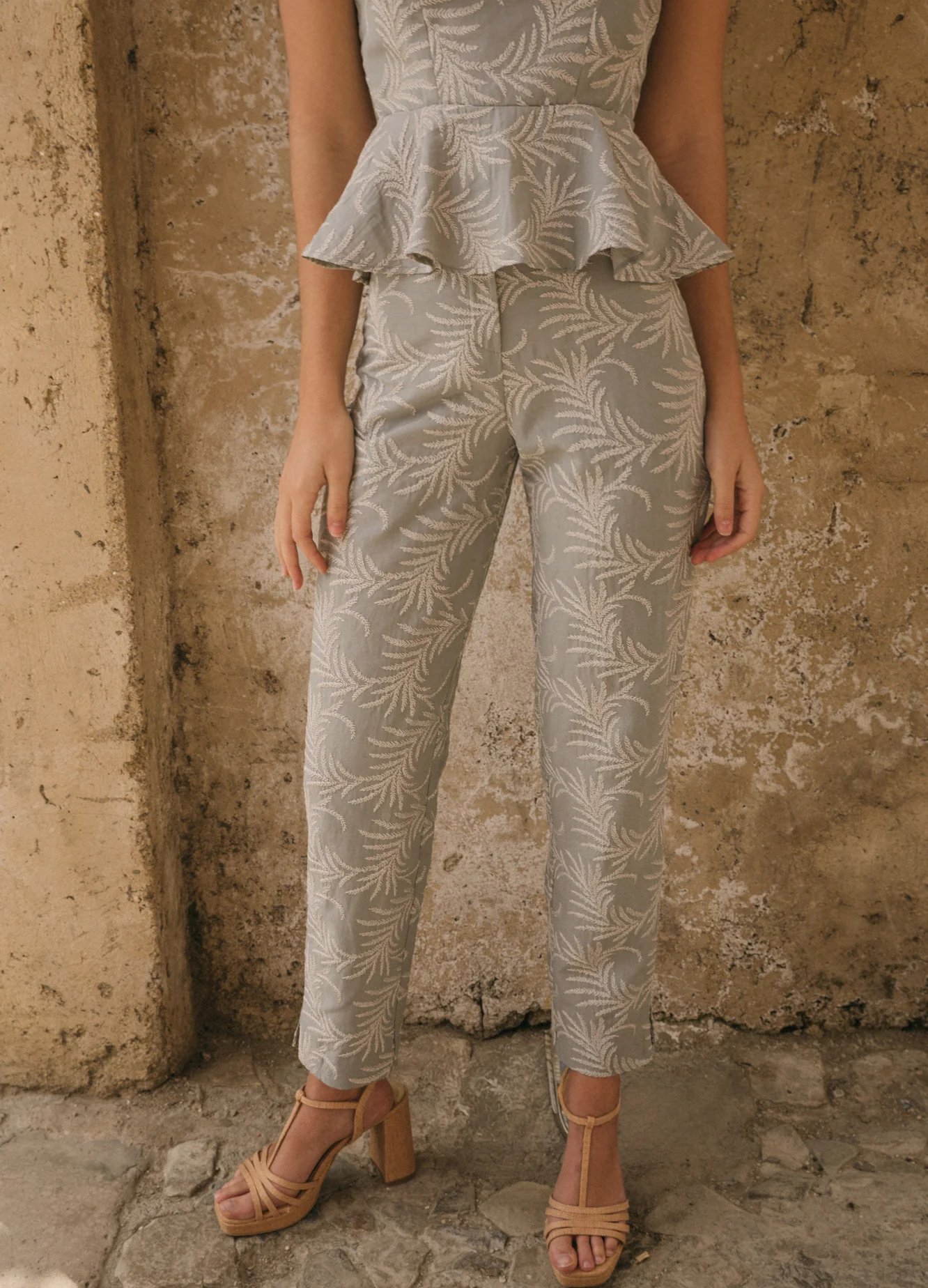 Conjunto de top y pantalón bordado Nidia-Lott - Image 4