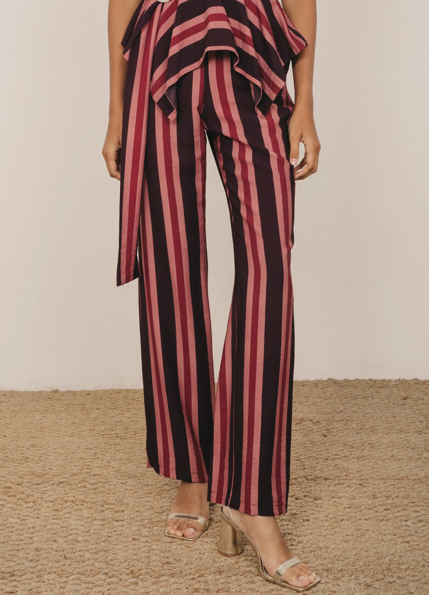 Conjunto de top y pantalón berenjena Kiana-Donney - Image 5