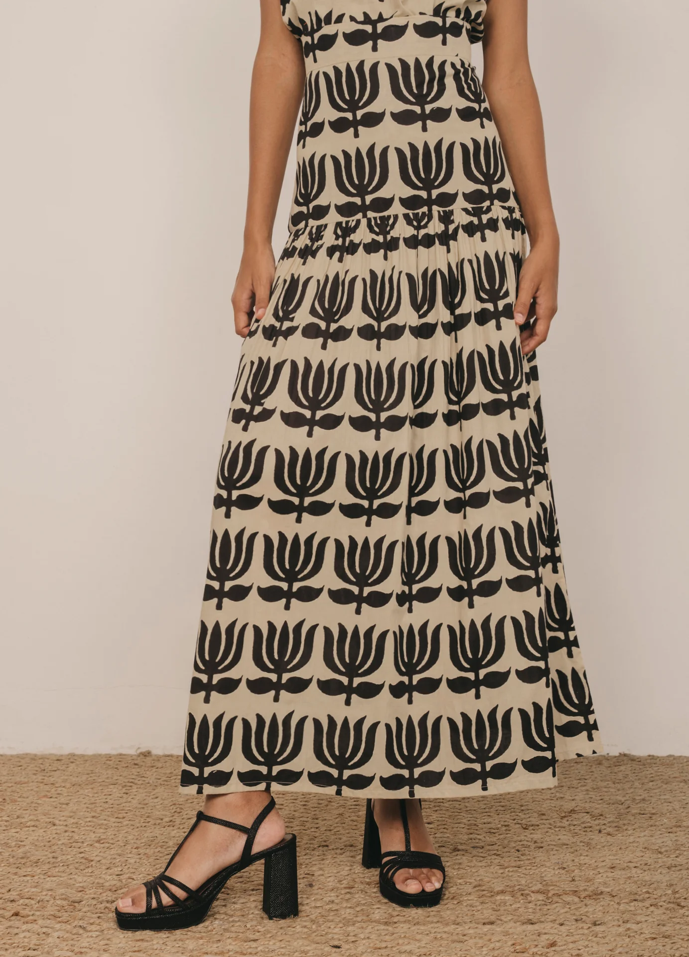 Conjunto de top y falda negro Odalis-Kenia - Image 3