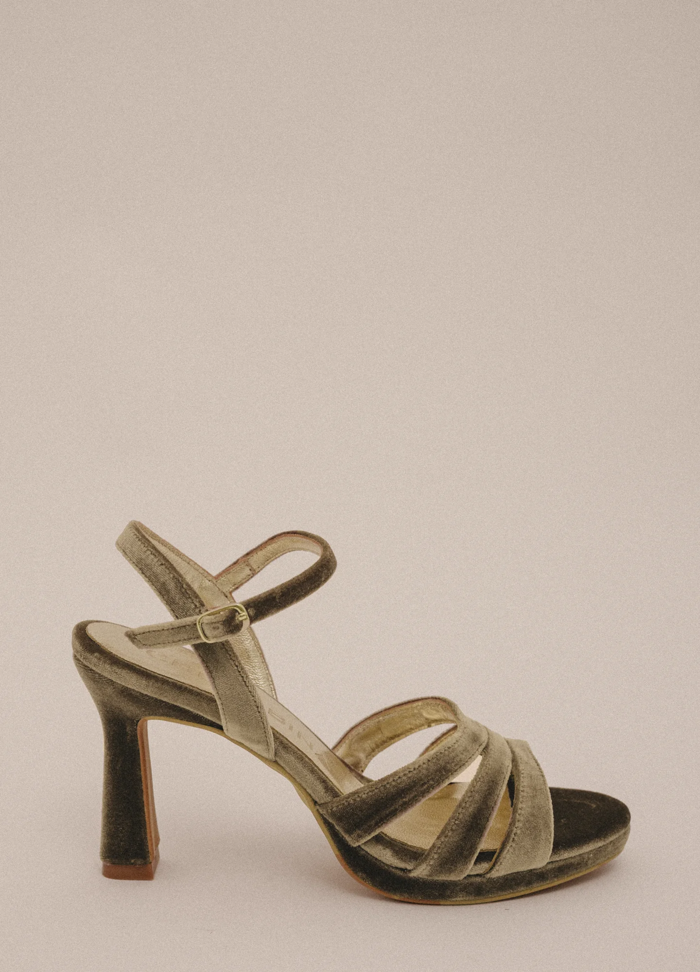Sandalia de terciopelo Baltimore - Image 10